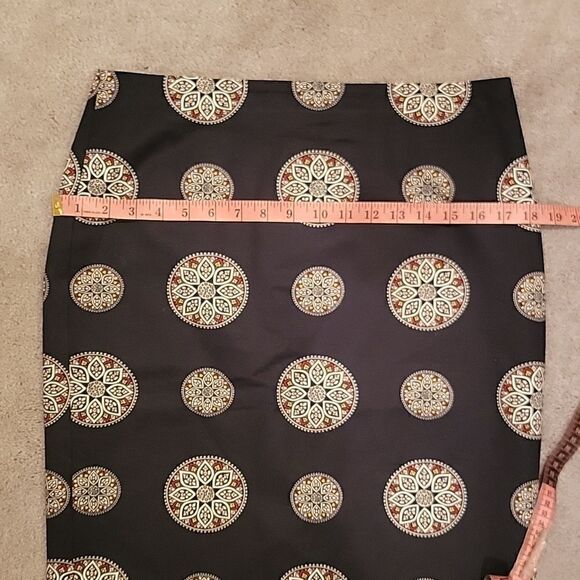 Ann Taylor black print skirt 6 - Picture 4 of 10